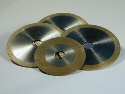 Diamond cutting discs